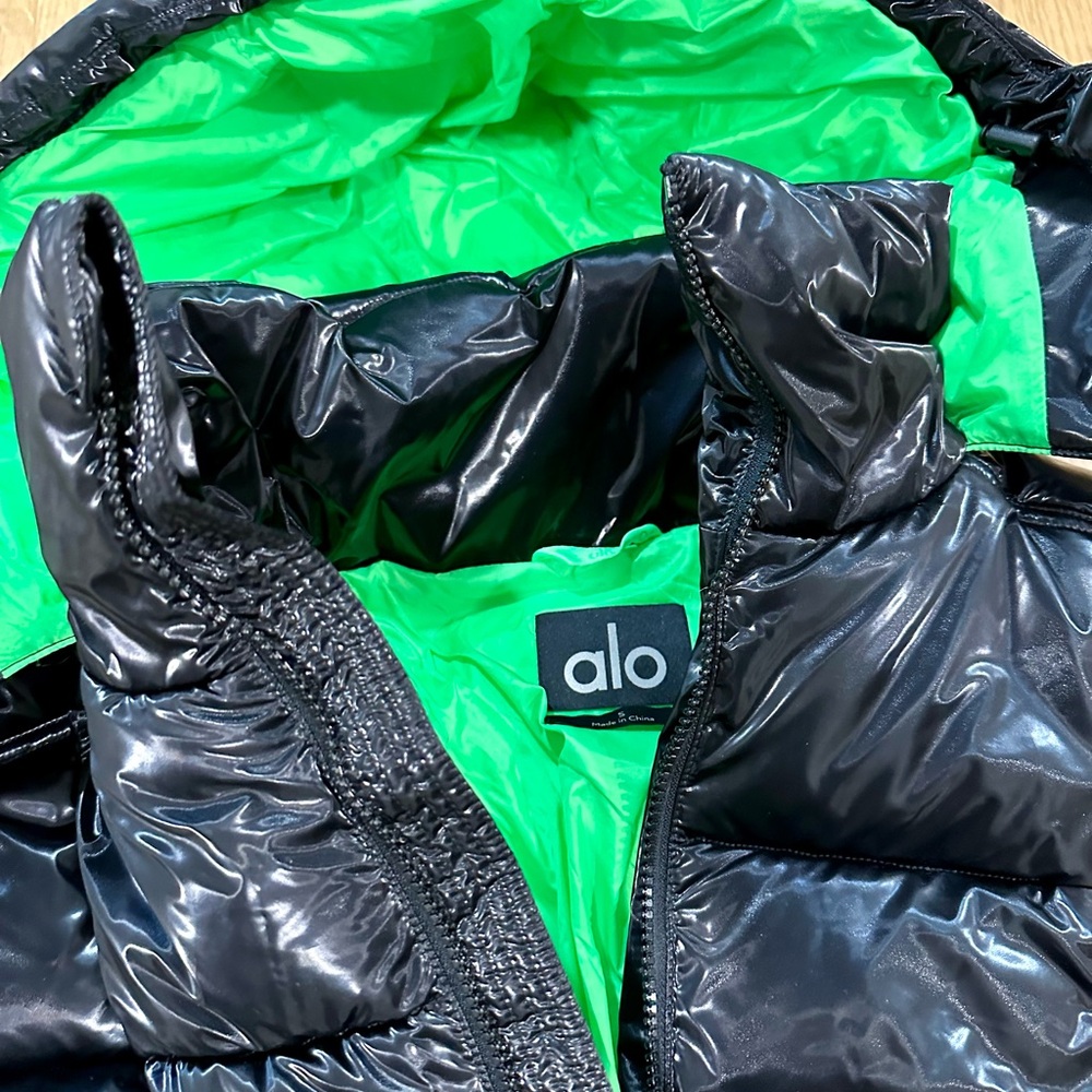 ✨Alo Pearlized Pristine Puffer Size Small - Picture 7 of 9